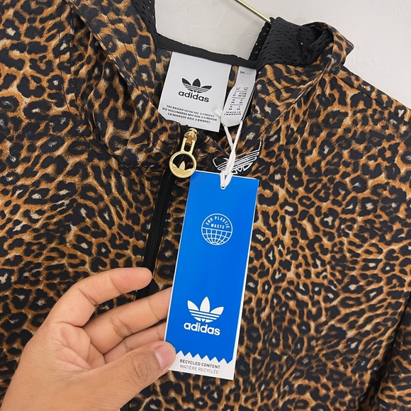 adidas Originals windbreaker jacket in leopard print size M NWT - Picture 8 of 13